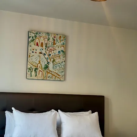 Montmartre - Nouvellement Renove Paříž