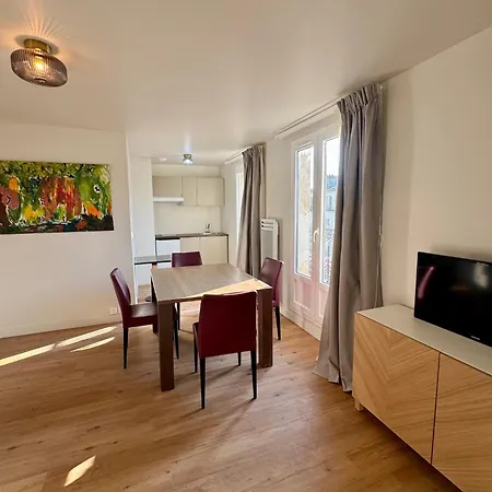 Montmartre - Nouvellement Renove Paříž