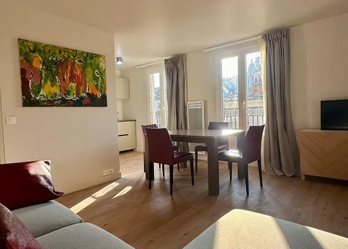 Montmartre - Nouvellement Renove Париж